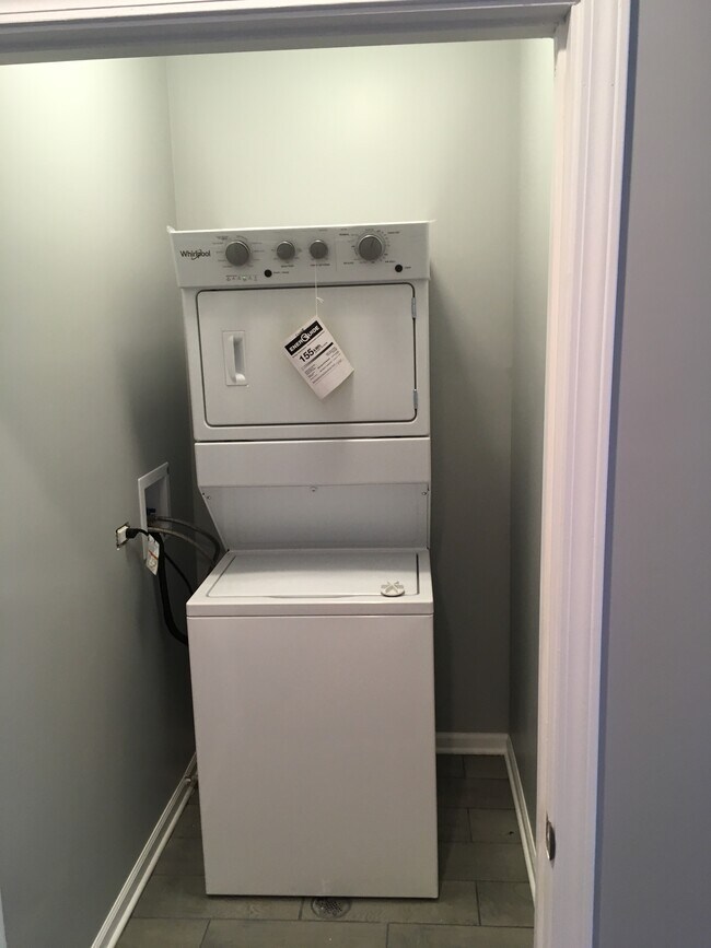 New in-unit washer and dryer--no more lugging all your clothes to the laundromat! - 7941 S Rhodes Ave