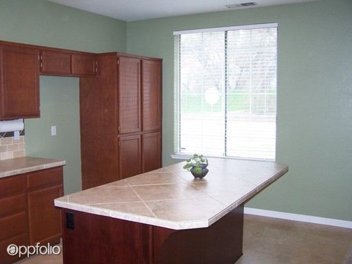 Building Photo - 2518 River Cove Dr