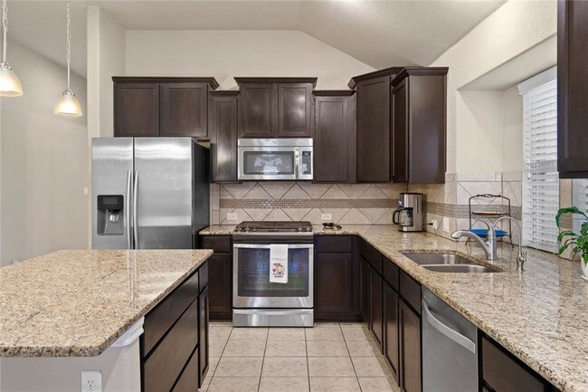 Building Photo - 122 Pincea Pl