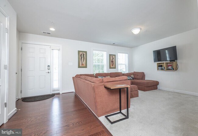 Building Photo - 2127 Garden Grove Ln