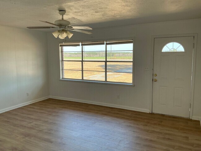 Foto del edificio - 5217 Owens Rd