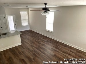 Building Photo - 10317 Lynwood Vlg