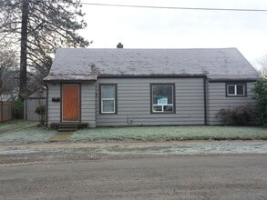 Building Photo - 706 S Rock St