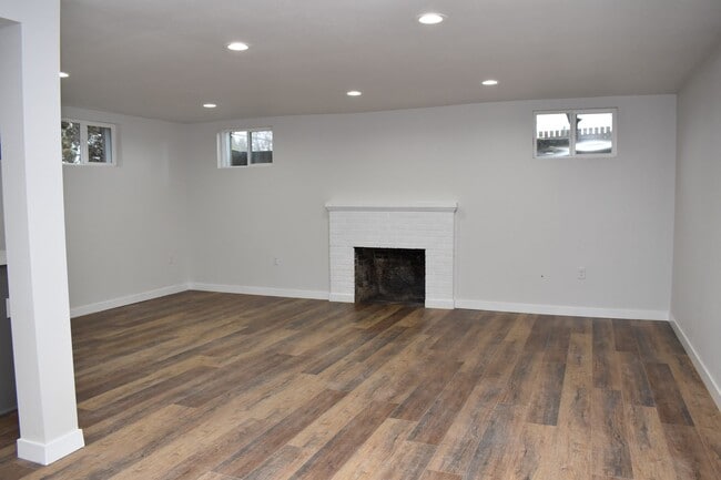 Building Photo - 3127