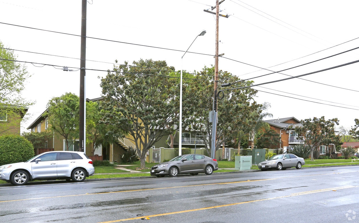Foto del edificio - Los Olivos Apartments