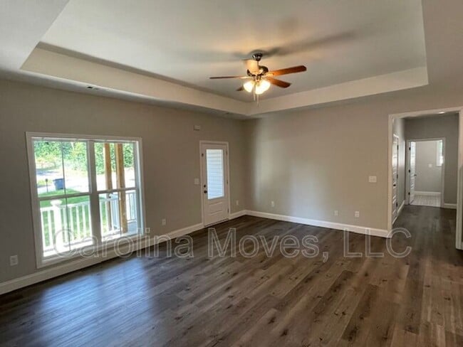Building Photo - 5 Lombard Ln