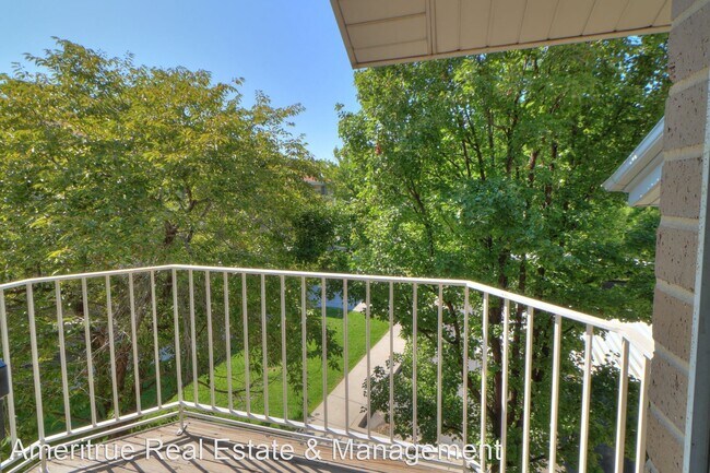 Building Photo - 3 br, 2 bath House - 1273 Riverside Ave #11