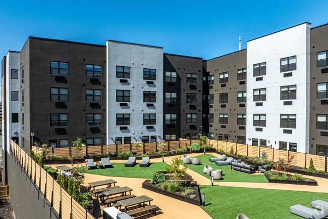 Building Photo - Hue Soul