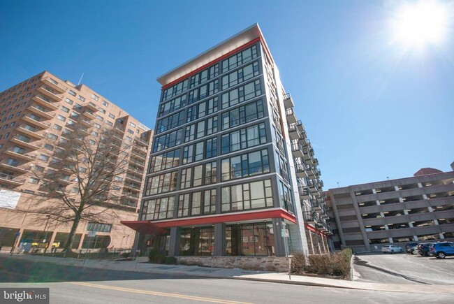 Building Photo - 1320 Fenwick Ln