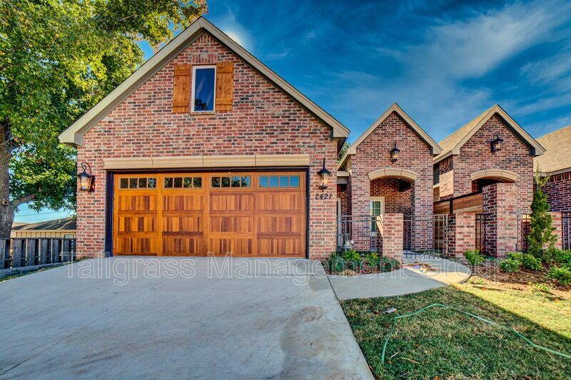 Primary Photo - 2421 W Imperial Ct