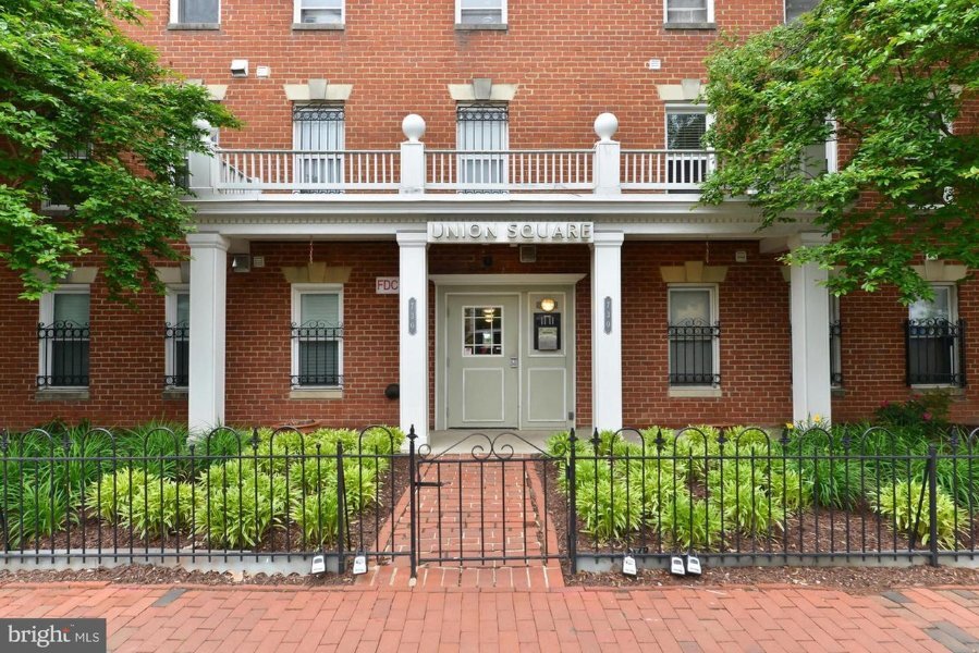 Foto principal - 730 11th St NE