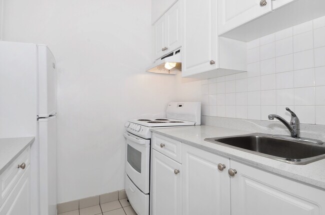 Building Photo - Hendry House