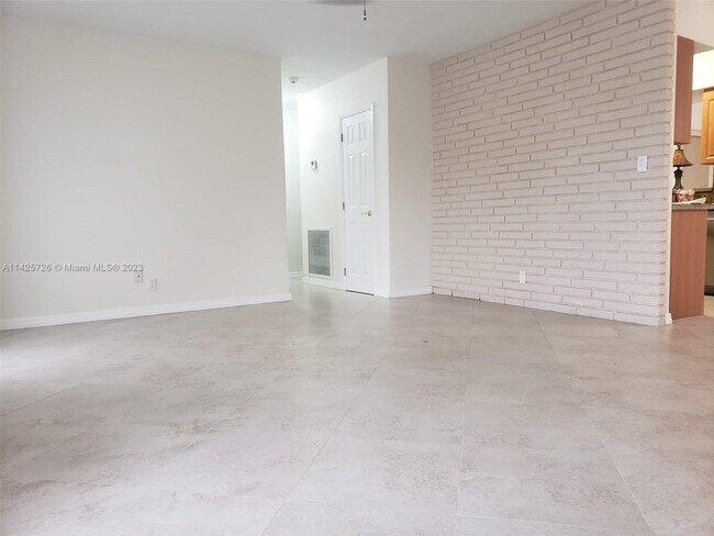 Foto del edificio - 3250 SW 23rd St