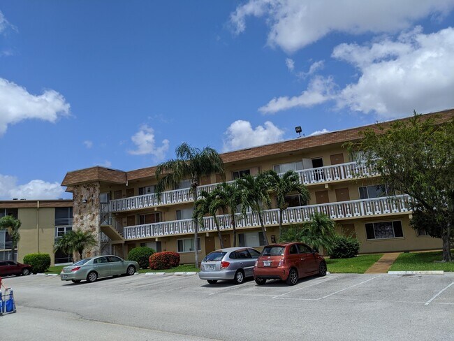 Foto del edificio - 500 Village Green Cir W