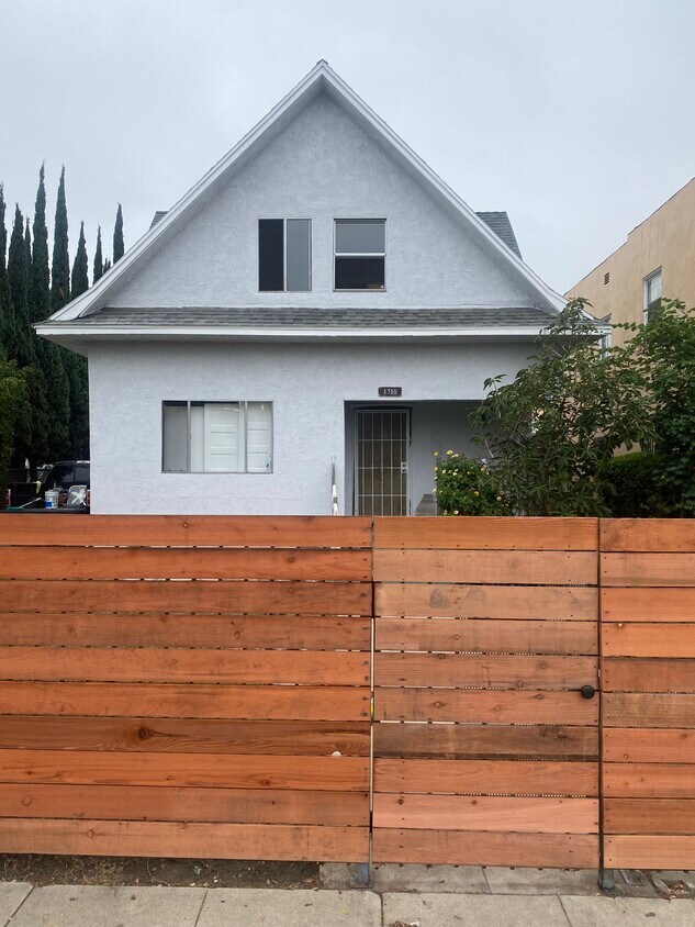 Primary Photo - 1755 Pine Ave