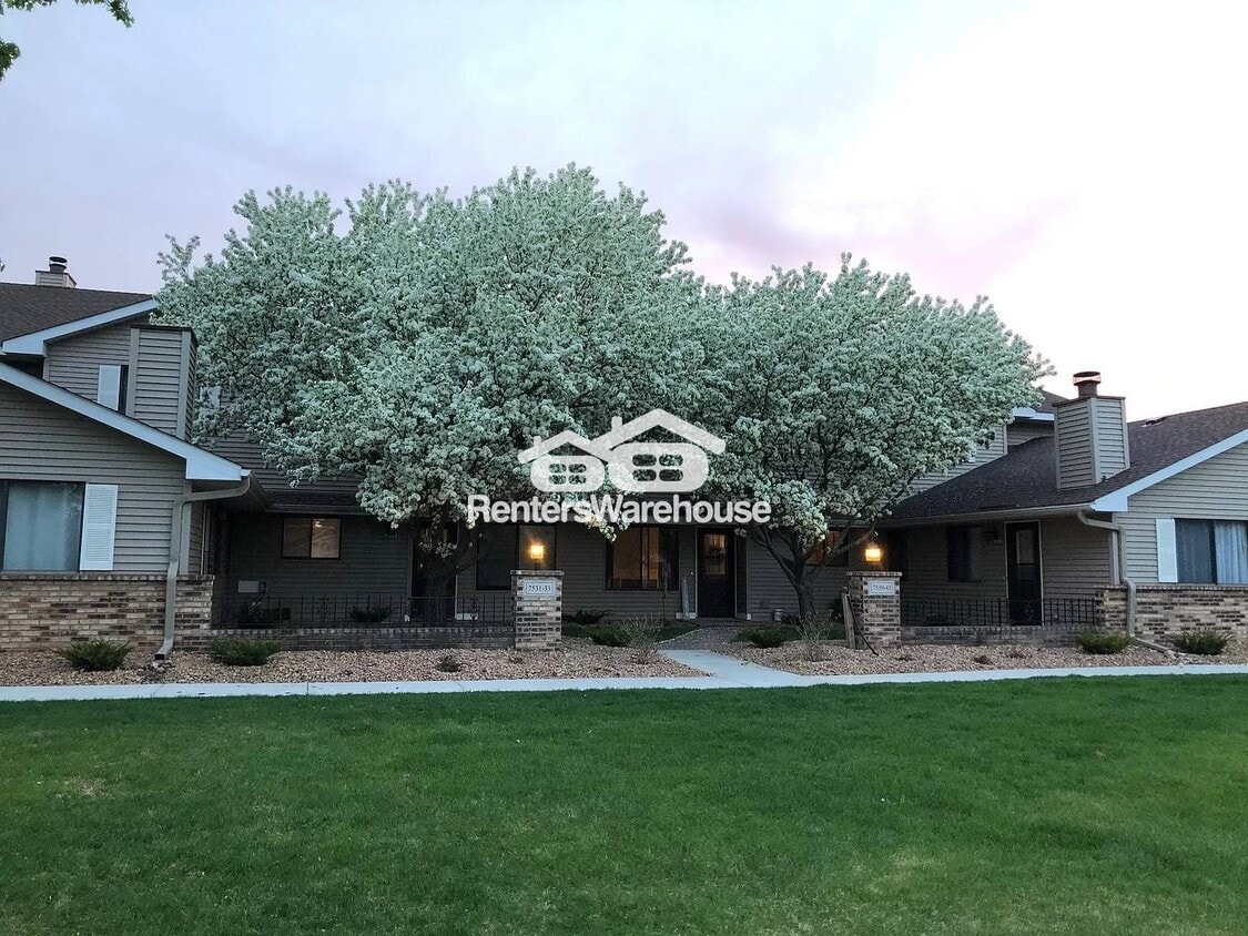 Primary Photo - 7541 Vinewood Ct N