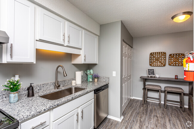 2BR, 2BA - 905 SF - The Avery at Auburn Apartments