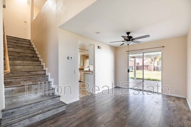 Foto del edificio - 23673 Sierra Oak Dr