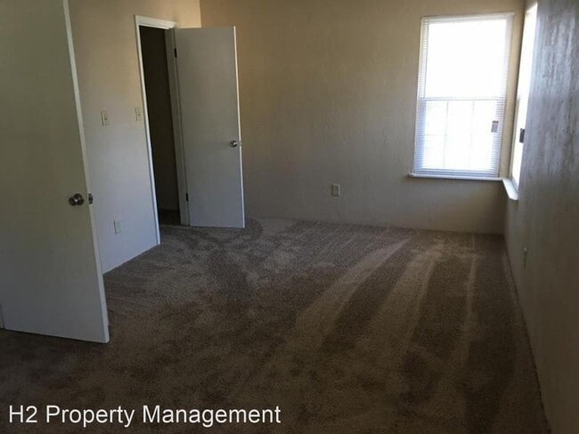 Building Photo - 1025 Crossing Brook Way
