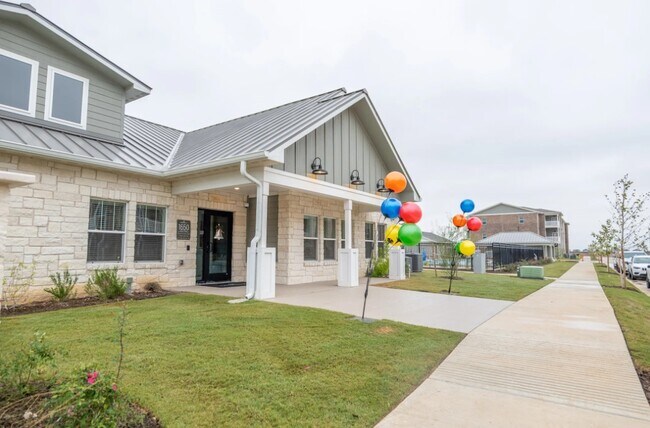 Foto del edificio - Whispering Pointe Apartments