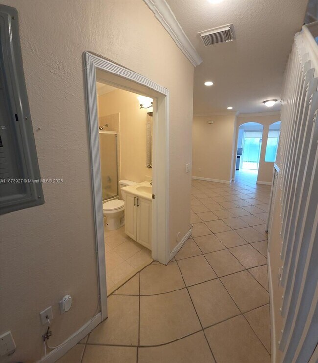 Foto del edificio - 5470 NW 107th Ave