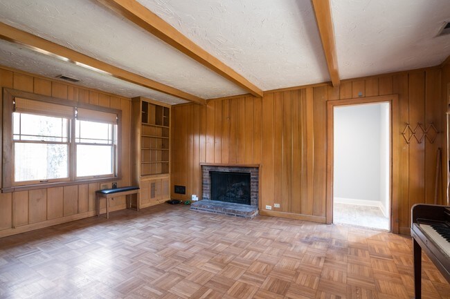 Building Photo - 23301 Birchwood Ln