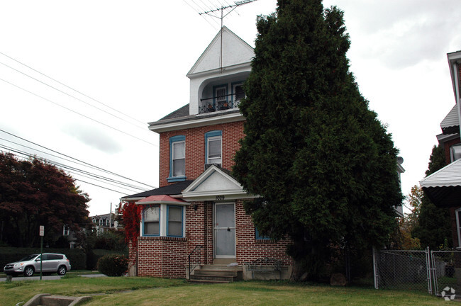 Building Photo - 1029 West Main St