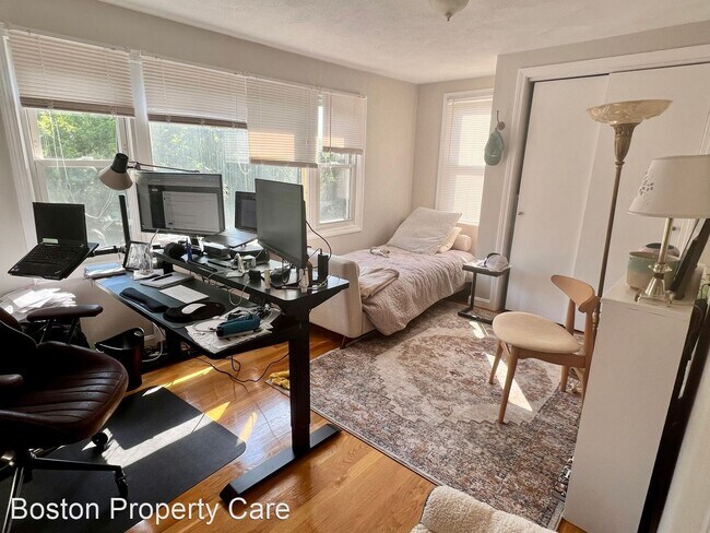 Foto del edificio - 3 br, 1 bath House - 146-148 Pleasant St #2