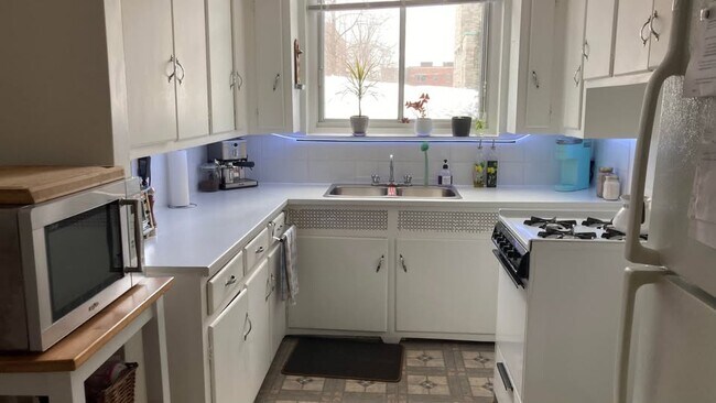 Building Photo - 3760 Ave Saint-Kevin