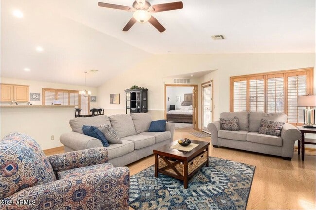 Building Photo - Solar Included! 3 bed 2 bath in Mountain Vista Ranch