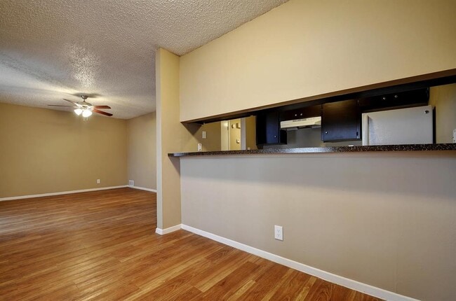 Building Photo - 2414 Ventura Dr