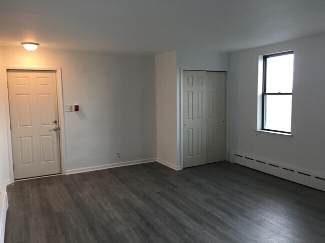 Building Photo - 2849 S Iseminger St