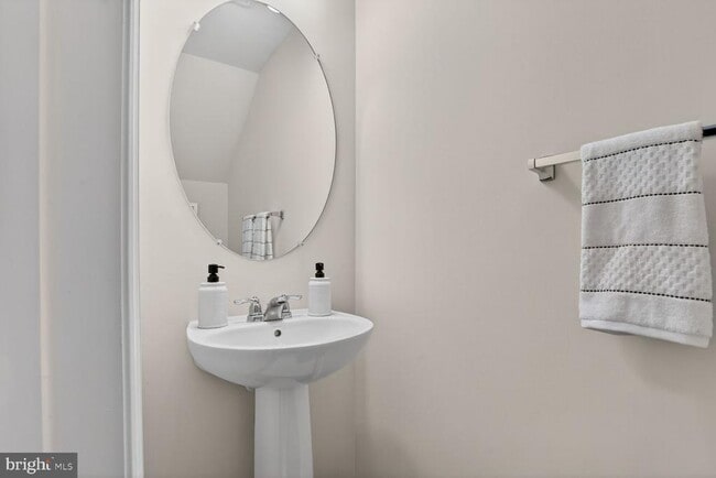 Building Photo - 9427 James MacGowan Ln