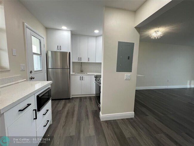 Building Photo - 3010 Marcos Dr