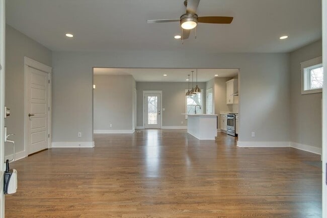 Building Photo - 942 Strouse Ave