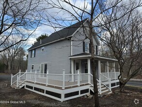 Building Photo - 196 Font Grove Rd