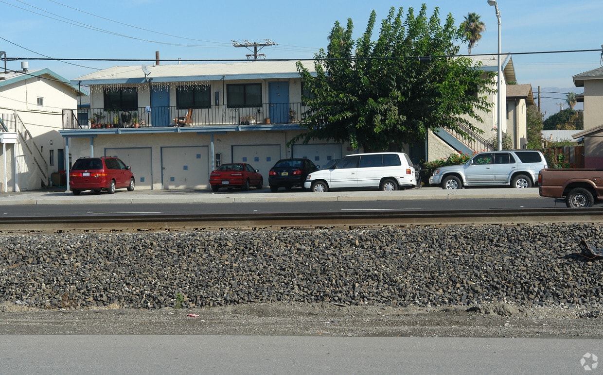 Primary Photo - 3711 Lafayette St