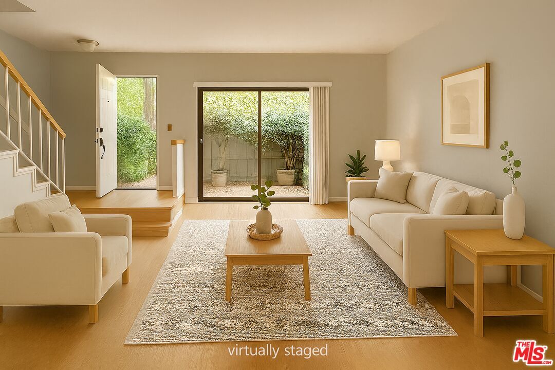 Foto principal - 15061 Sherman Way