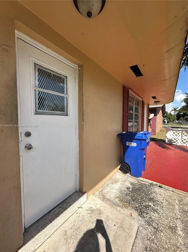 Foto del edificio - 16980 N Miami Ave