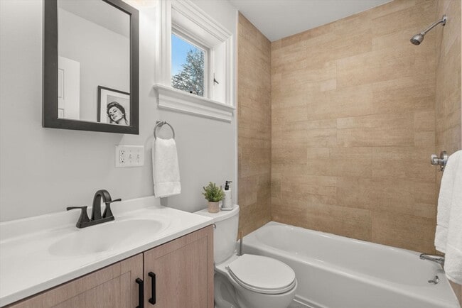 Building Photo - 3-BED & 3 Bath - Allston