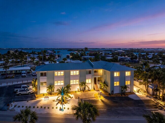 Foto del edificio - 1285 Gulf Blvd
