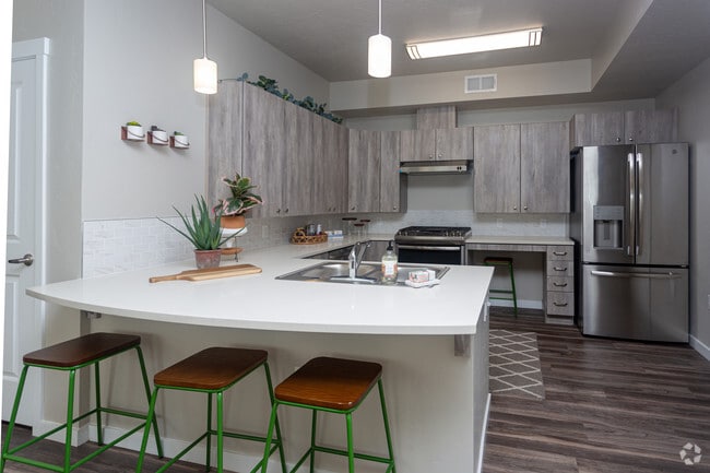 Interior Photo - The Lakes at Eagle