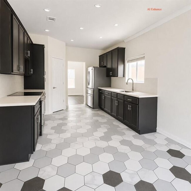 Building Photo - 1002 Acanthus St