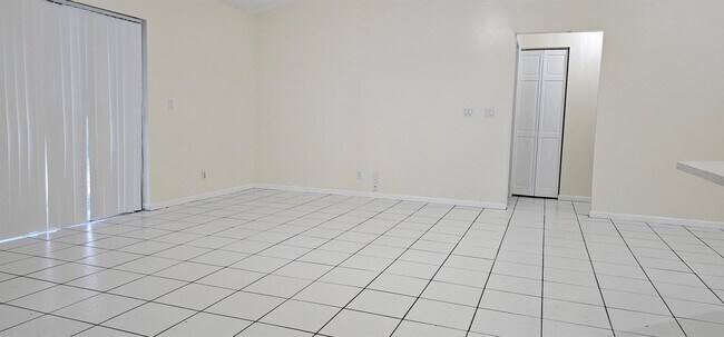Building Photo - 1488 Fairway Cir