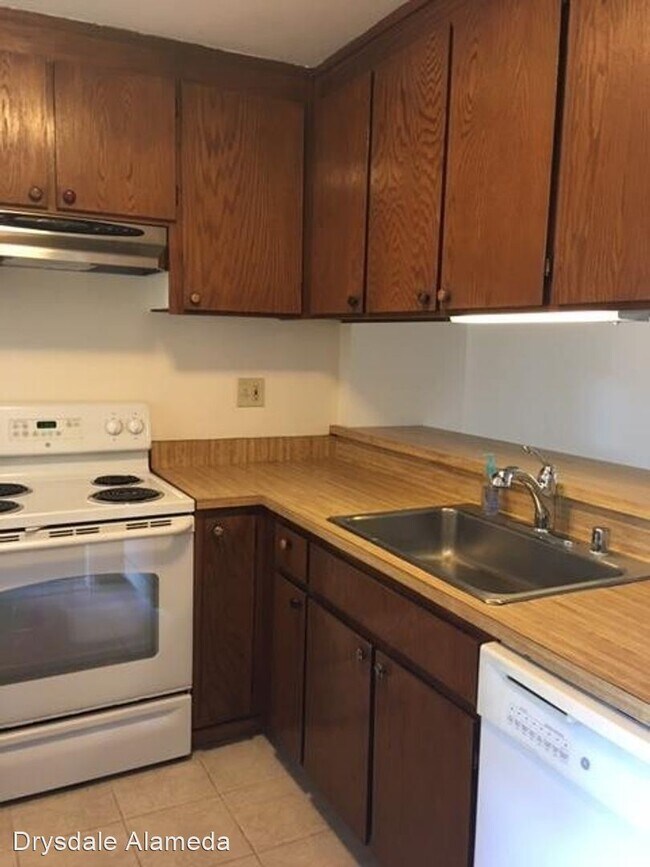 Building Photo - 3 br, 1.5 bath House - 3521 Oleander