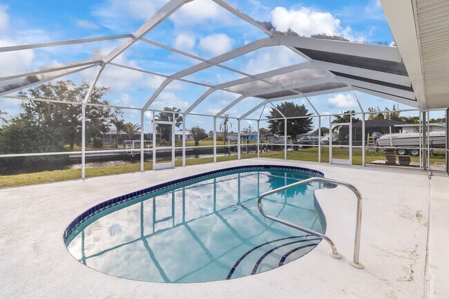 Building Photo - FURNISHED SHORT TERM RENTAL - 3 Bed / 2 Bath - Single Family Pool Home - $3,250/month