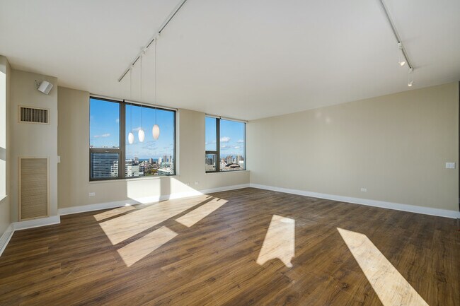 Building Photo - 501 N Clinton St