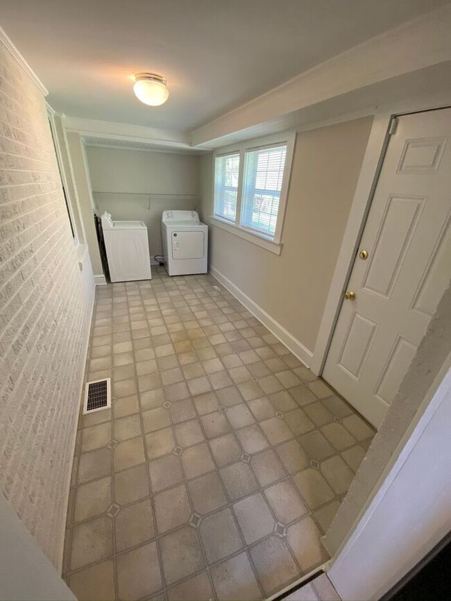 Foto del edificio - 4733 Germanton Rd-2BR/1BA-Northpoint HOUSE!!!
