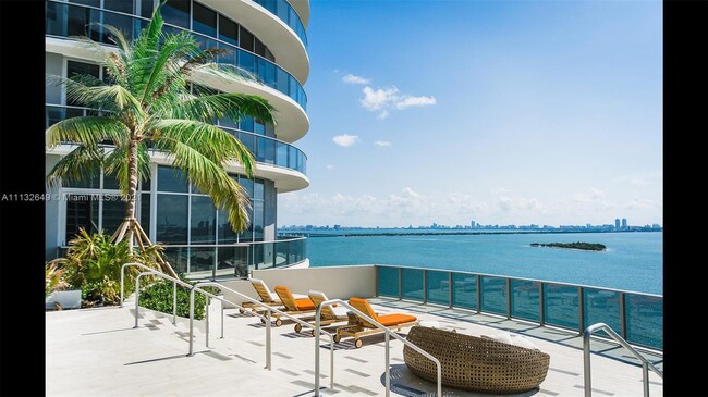 Foto del edificio - 488 NE 18th St