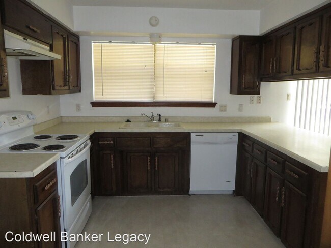 Building Photo - 4 br, 2 bath House - 5310 Edwards NE